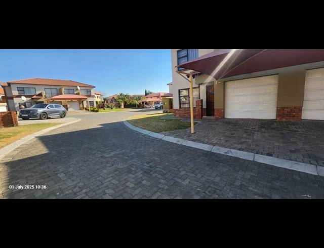 3 BEDROOM TOWNHOUSE FOR SALE IN WATERVAL EAST
